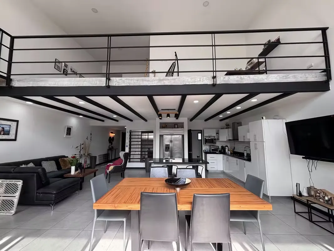 Casa en exclusivo Condominio en Tres Ríos, única que redefine el concepto de "hogar". Con una arquitectura de líneas limpias y espacios integrados, ésta casa es el refugio perfecto ...