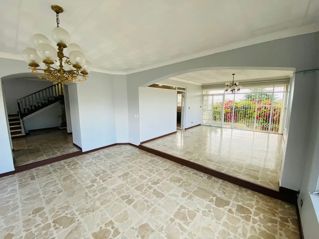 Casa en venta en Rohrmoser. Se puede financiar!!! P371