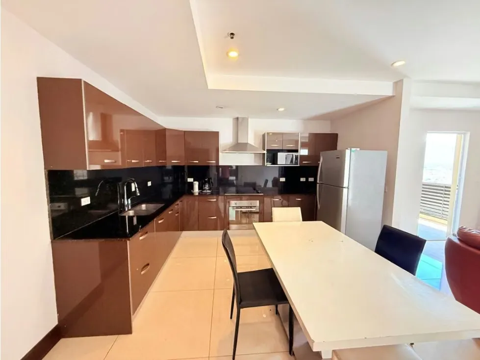 Apartamento amueblado en alquiler en Torres del Lago, frente al Lago de La Sabana. Ubicado en el piso 12, este apartamento de 1 habitación destaca por su amplitud, excelente ...