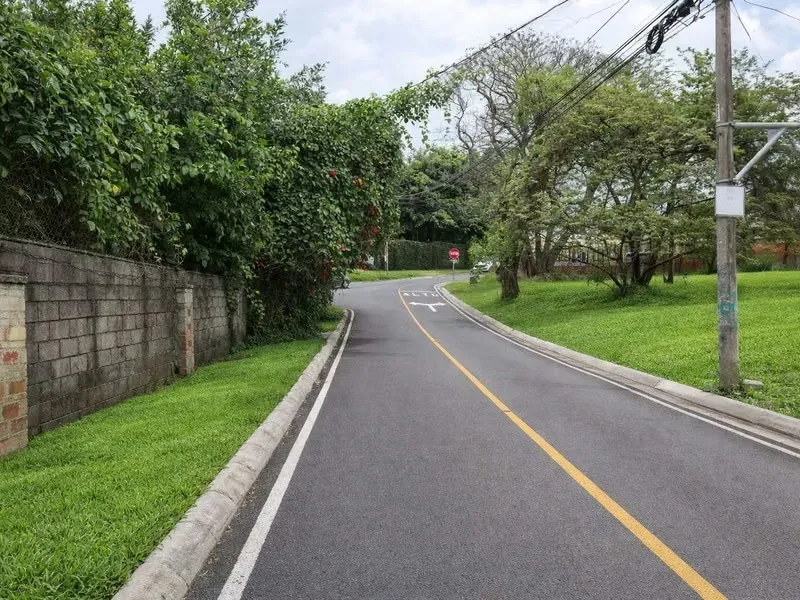 Land for Sale in Escazú, located on a quiet culdesac with excellent visibility