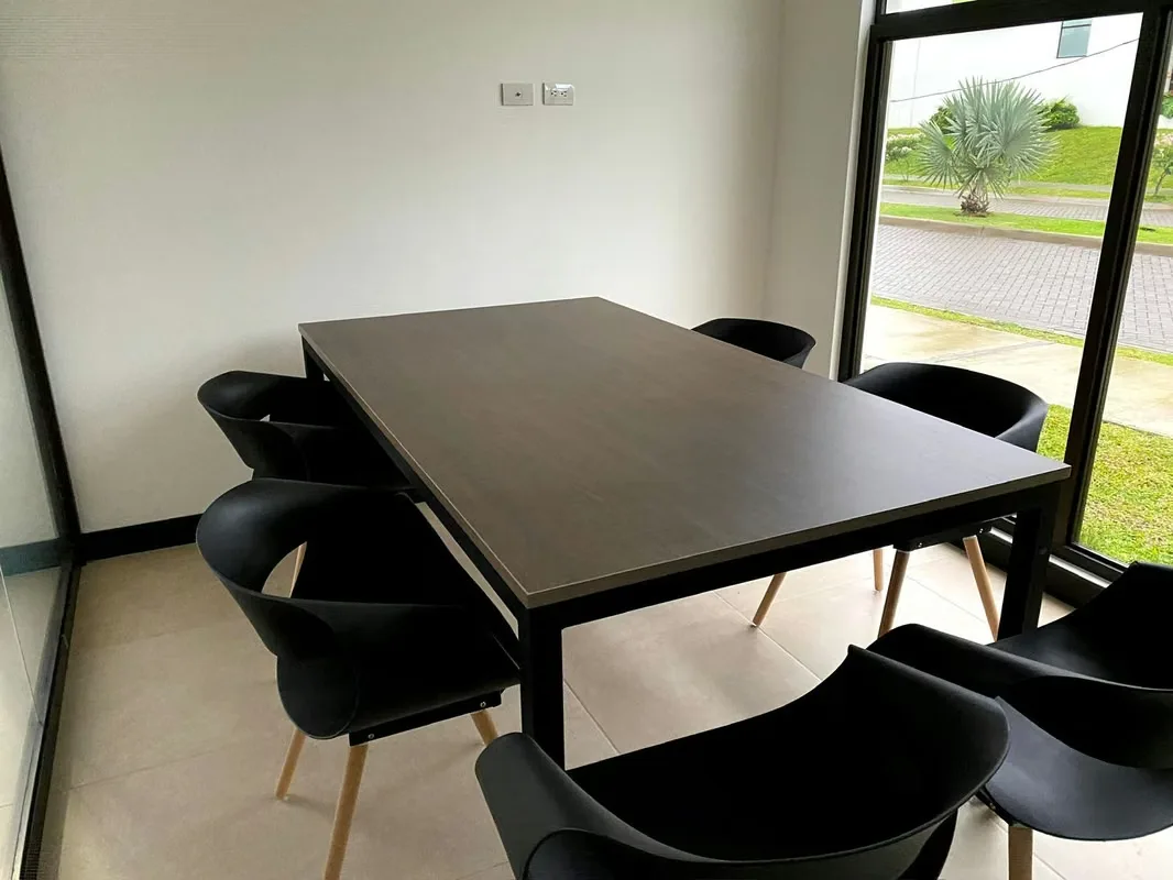 Hermosa casa de dos niveles ubicada en el exclusivo Condominio Avenir, en Santo Domingo de Heredia. Diseñada para brindar comodidad, amplitud y excelente iluminación natural, ideal ... — photo 5