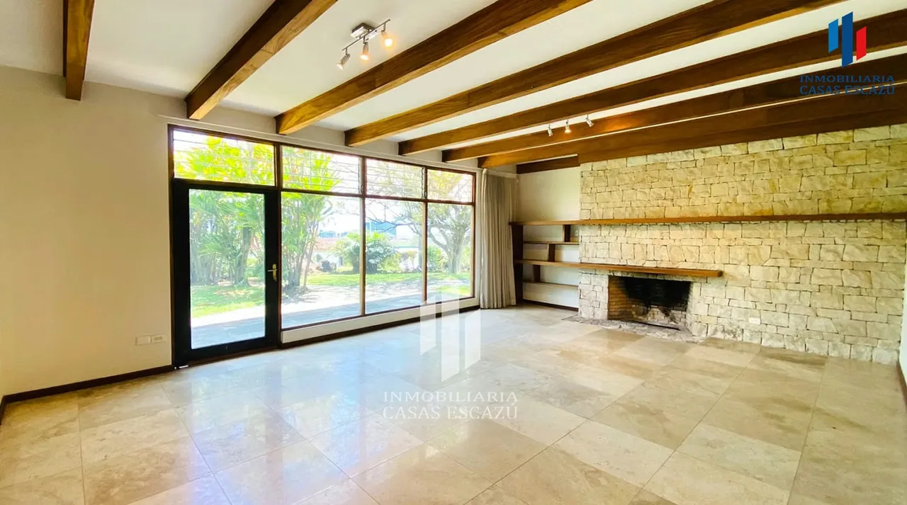 Cuenta con un tamaño de 525 mts2 y un lote de 3,390 mts2, rodeada de jardines. — photo 4
