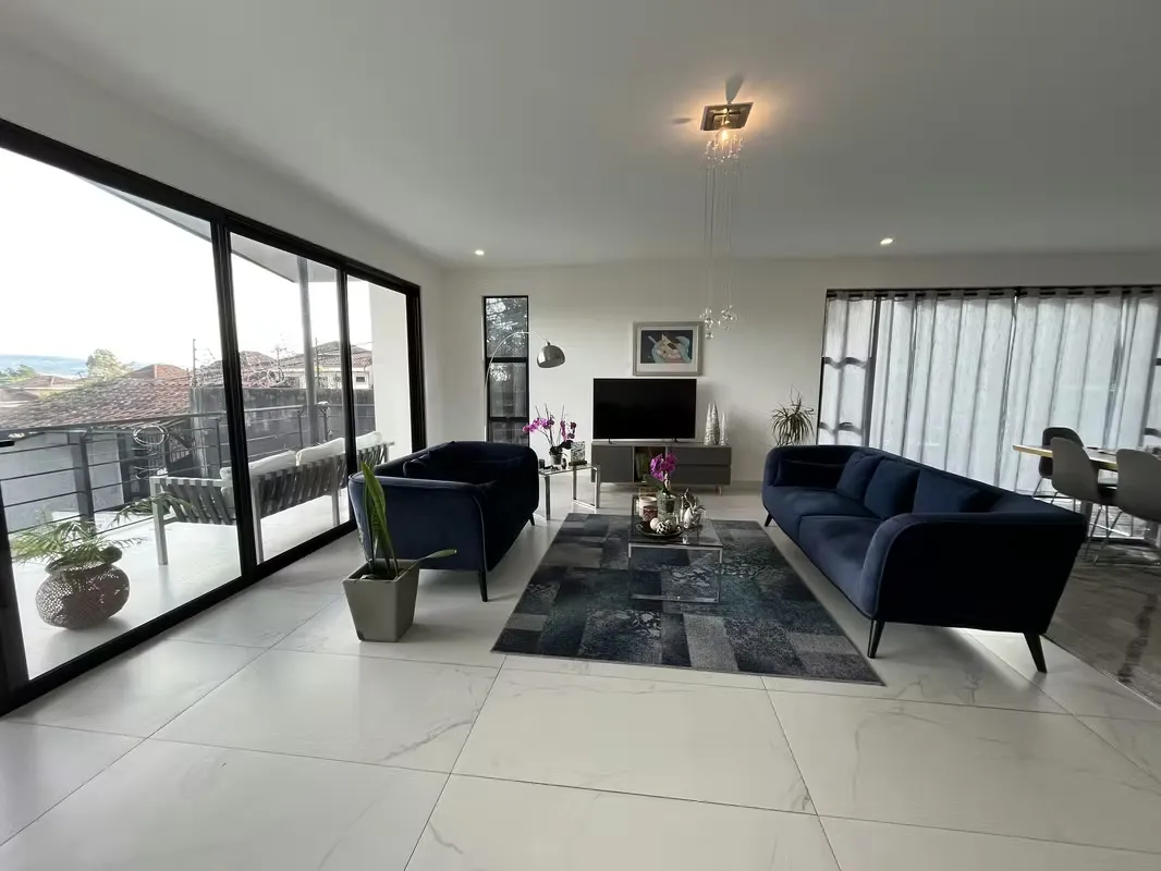 YA Casa contemporánea en Escazú con vista hermosa de la ciudad