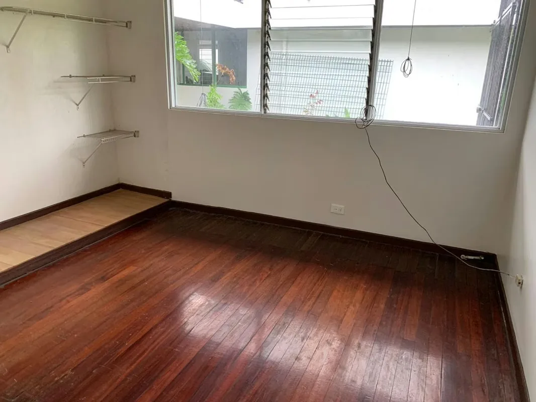 Es plano y rectangular, con una casa de una planta en buen estado y totalmente funcional. — photo 3
