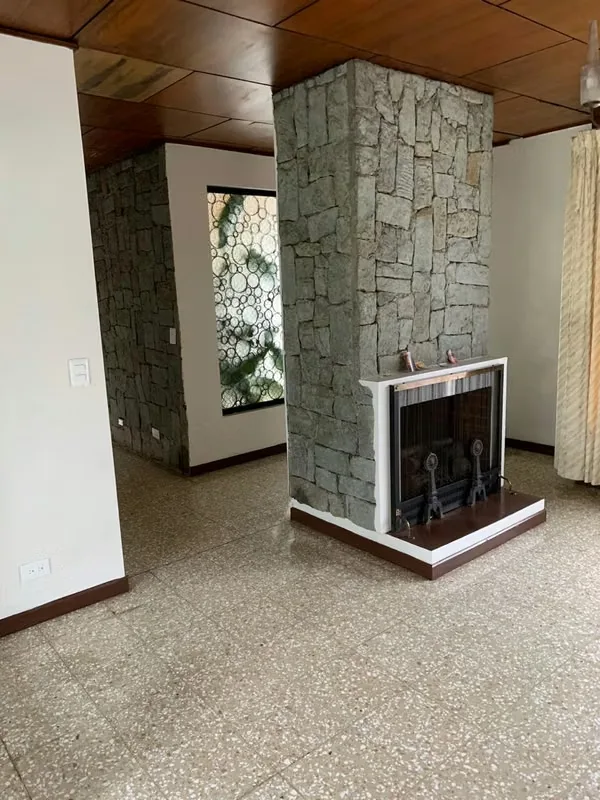 Es plano y rectangular, con una casa de una planta en buen estado y totalmente funcional. — photo 4