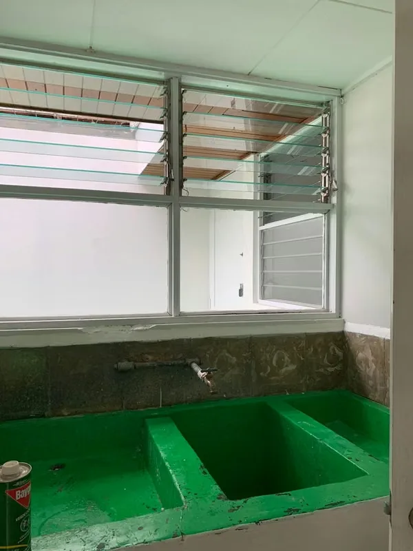 Es plano y rectangular, con una casa de una planta en buen estado y totalmente funcional. — photo 5