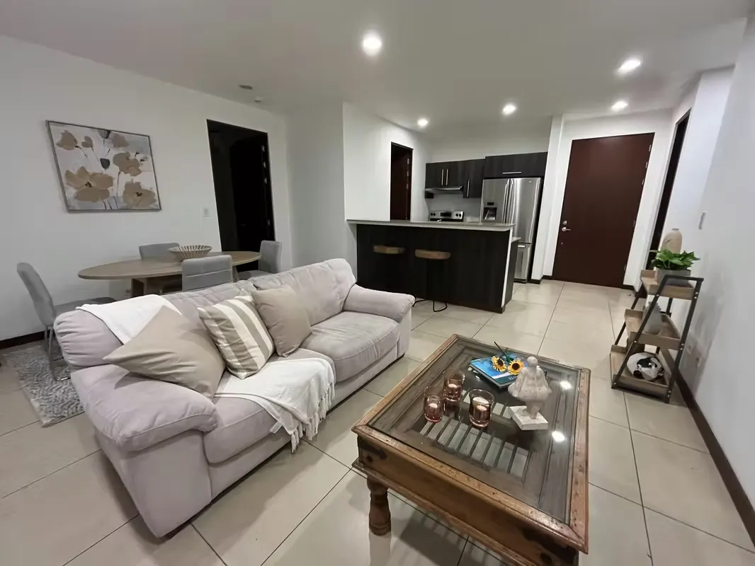 Apartamento amueblado en alquiler, Escazú, Trejos Montealegre.