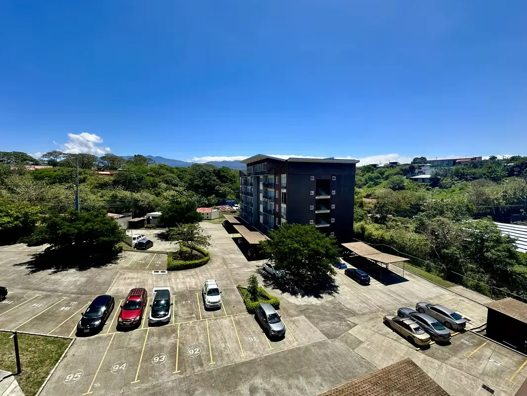 Se vende hermoso apartamento ubicado en Rincón de Ricardo, dentro del exclusivo Condominio Los Volcanes. Esta ...