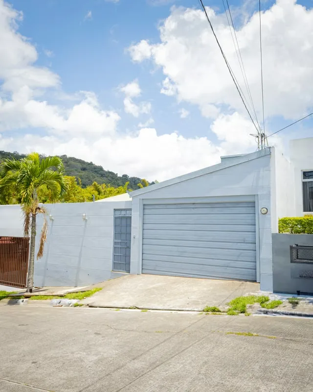 Si está buscando comodidad, tranquilidad y ubicación estratégica en el Este de San José, esta casa en Monte Ayarco puede ser la opción ideal para su familia. — photo 2