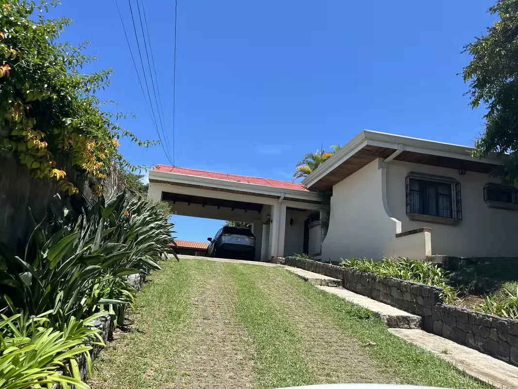 YA...Casa en venta Heredia, excelente ubicación sea residencia o vivienda
