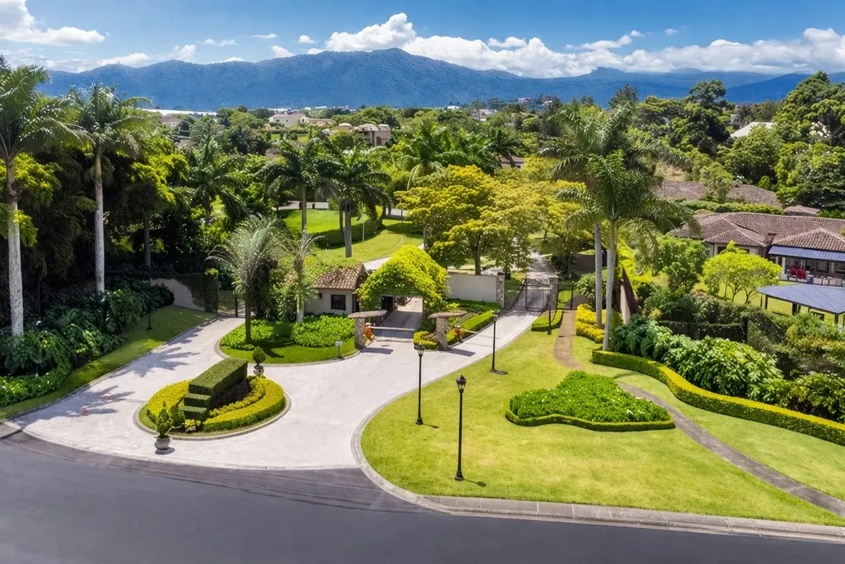 Venta de Lote en el exclusivo condominio Monteran