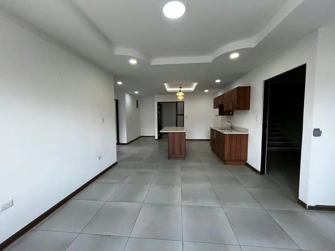 Se alquila cómodo y acogedor apartamento ubicado en La Uruca, dentro de un residencial tranquilo y seguro. Ideal ... — photo 3