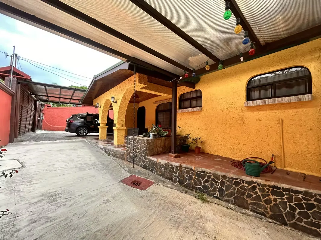 Sale URGENT house and apartment. Golden River. Pieces.