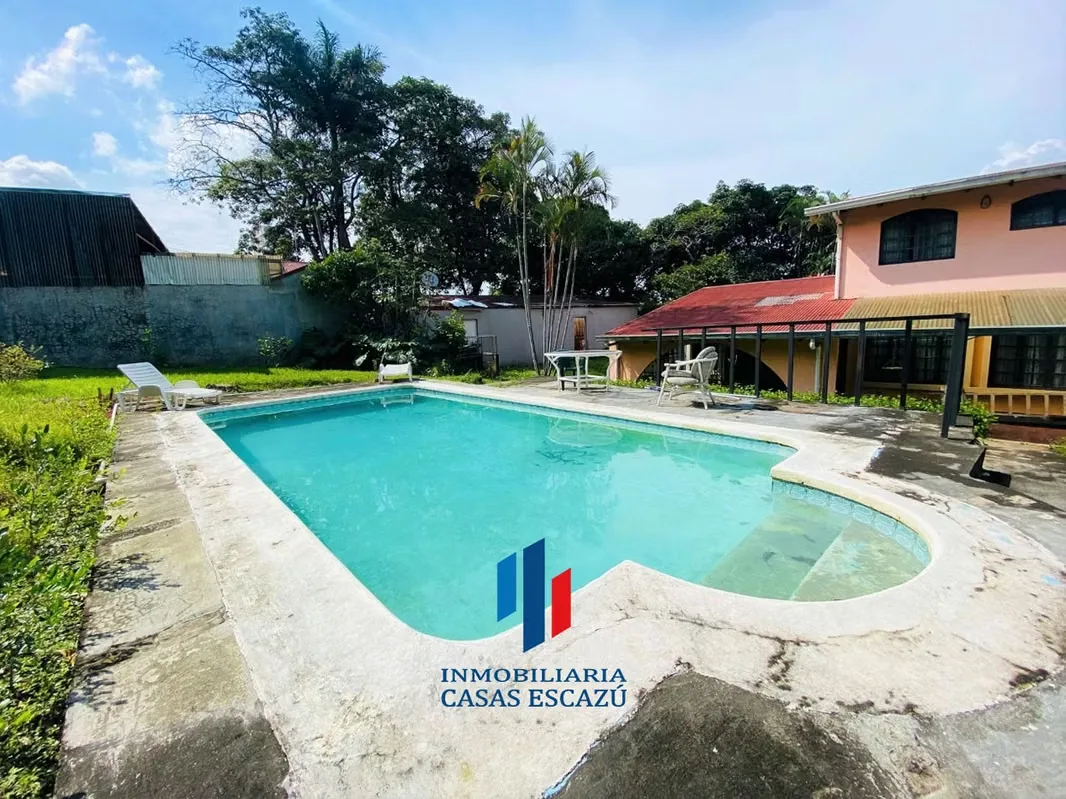 Lot and House with Commercial Soil Use, Condominium, Parking, etc. - San Rafael de Escazú