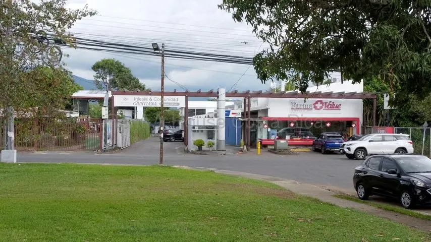 Plaza Alicante, centro comercial ubicado en el centro de La Guacima de Alajuela. Se encuentra a 500 metros al oeste de la ruta 27; lugar de mayor crecimiento inmobiliario en Costa Rica ...