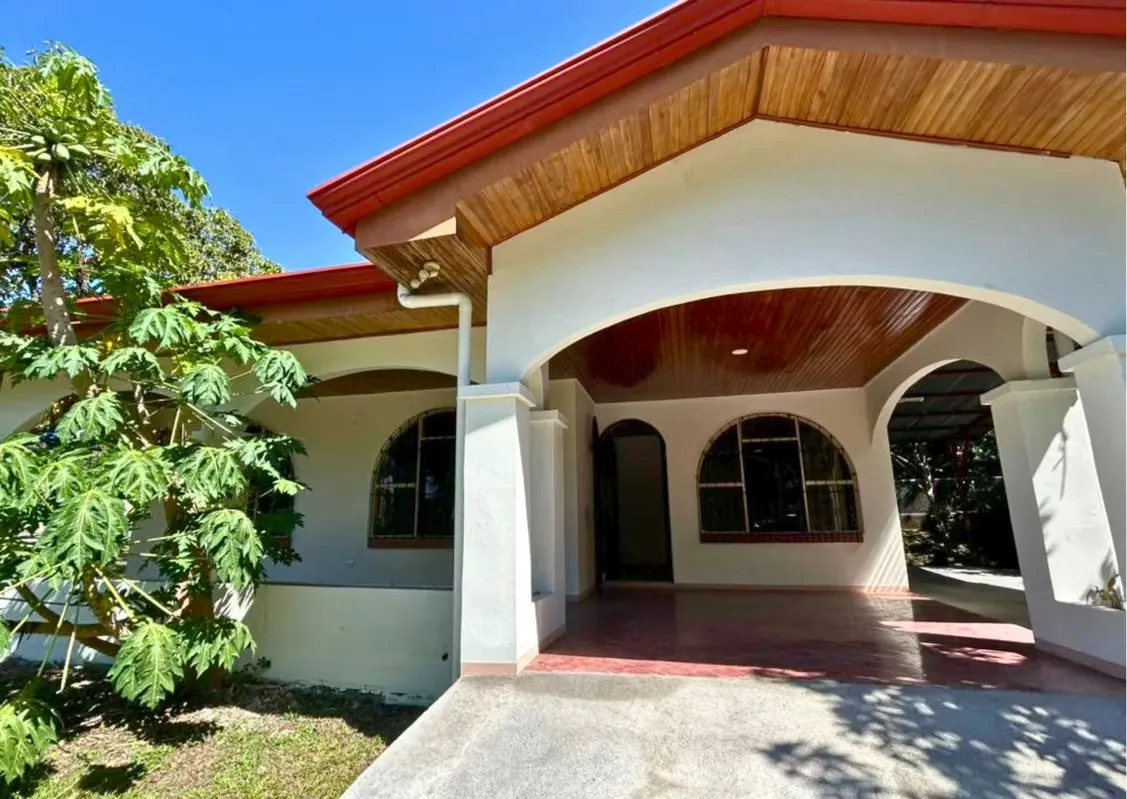 House for Rent with Fruit Trees and Spacious Green Areas – Concepción de Atenas