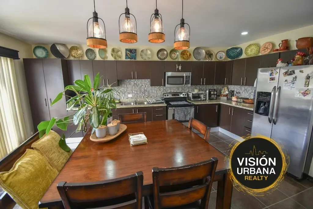 House in the Francosta Condominium in Heredia. It sits on a 312 sq m lot and has 378 sq m of construction on three levels, distributed as follows: