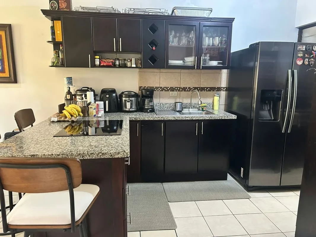 Esta cómoda casa de una planta está ubicada en un condominio de la zona de Concepción de Tres Ríos, cerca de centros educativos, zonas comerciales y todo tipo de servicios. — photo 3