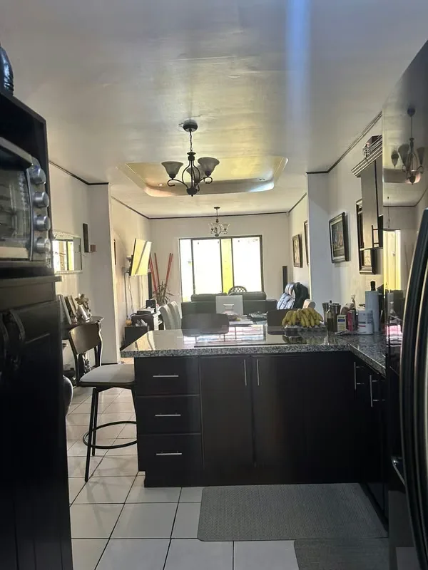 Esta cómoda casa de una planta está ubicada en un condominio de la zona de Concepción de Tres Ríos, cerca de centros educativos, zonas comerciales y todo tipo de servicios. — photo 5