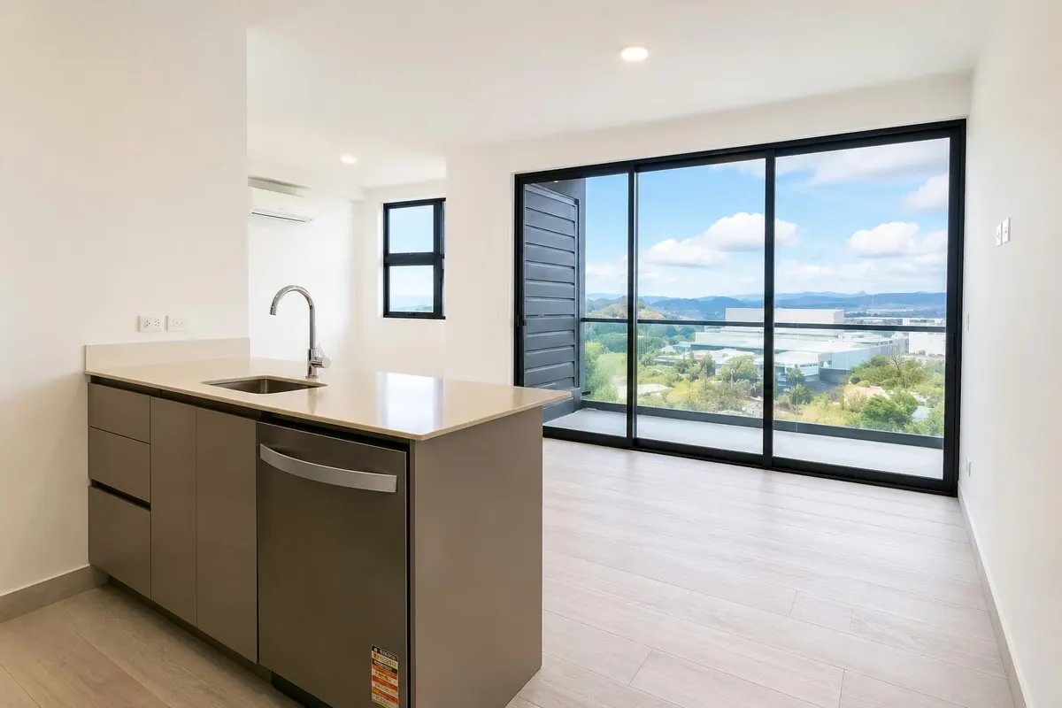 Sell apartment with nice view in condo Núcleo Sabana / High floor