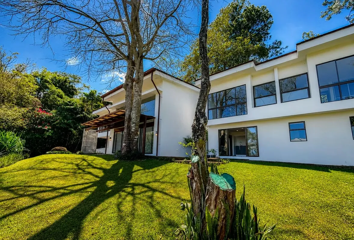 Casa en alquiler y venta en residencial privado de alto estándar