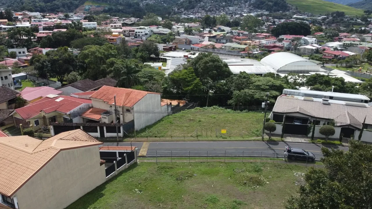 Venta de Hermoso Terreno, Lomas de Ayarco Sur, Curridabat