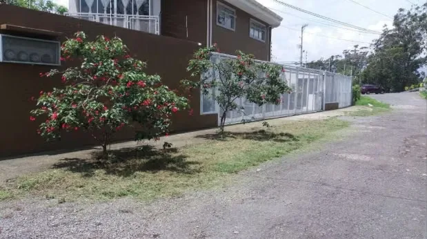 Property with 3 Apartments for Sale - Barrio del Socorro, Heredia - MV