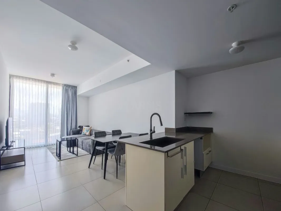Rohrmoser is one of San José's most sought-after districts. Just one block from La Sabana (the city's green lung) and the National Stadium, guaranteeing great value, ...