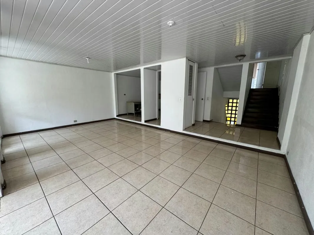 VENTA DE CASA INDEPENDIENTE EN ROHRMOSER