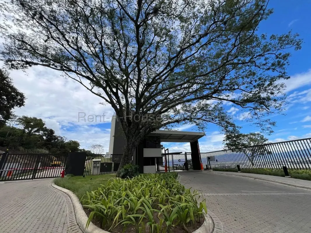 Luxury apartment is rented in new condo. Lito for premiere. This is a space created for those who live with purpose and seek to raise their lifestyle in Santa Ana, easy access and ...