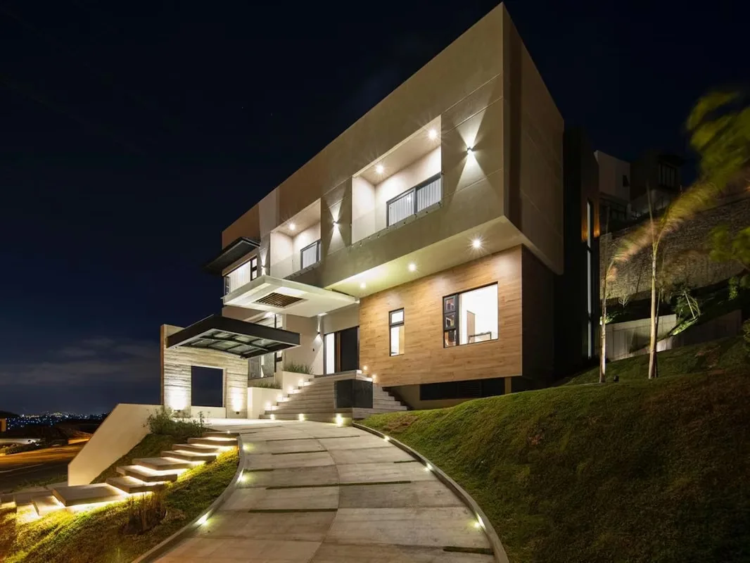 VENTA DE CASA EN CERRO ALTO -  ESCAZU, GUACHIPELIN