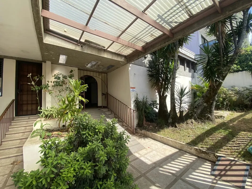 VENTA Y ALQUILER DE CASA INDEPENDIENTE EN ROHMOSER