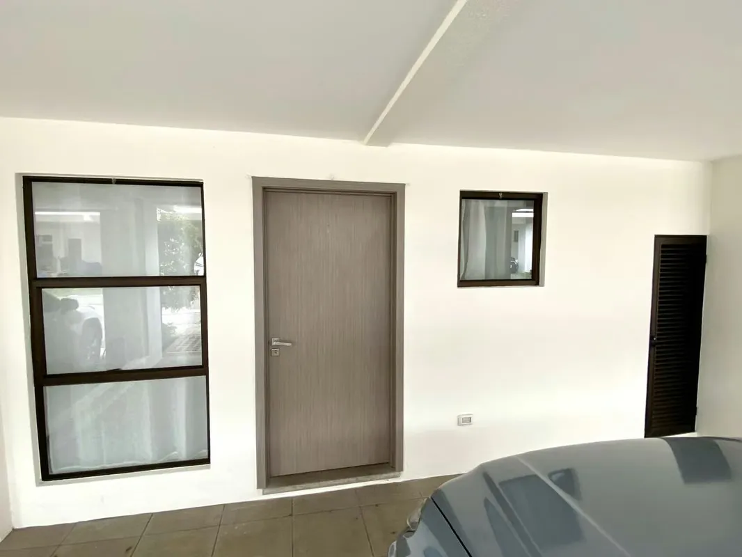 Se alquila casa en condominio AVL