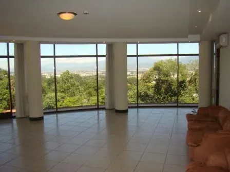 Condominio con exc ubicación espectaculares vistas, cerca de todo.