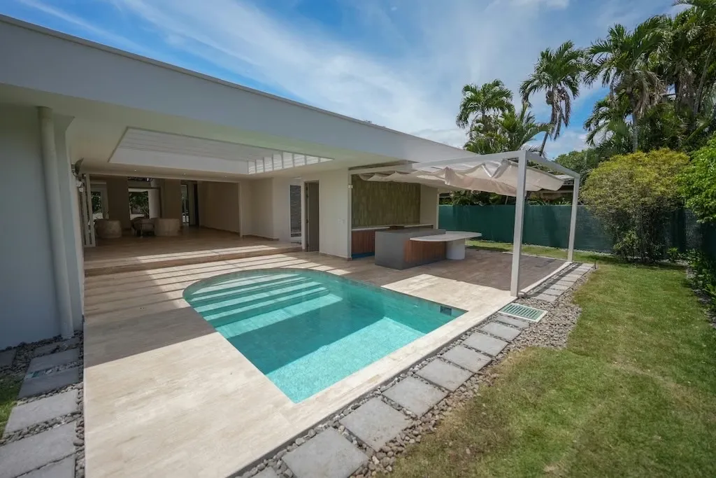 VENTA SANTA ANA LINDORA HERMOSA CASA CON PISCINA CUATRO CUARTOS Y DE UNA PLANTA