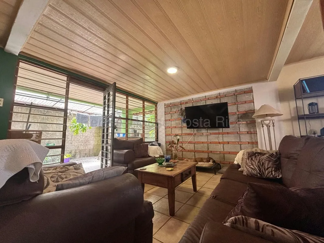 Casa en VENTA en San Vicente de Moravia con Ingreso Extra, Amplio Terreno y Excelente Ubicación