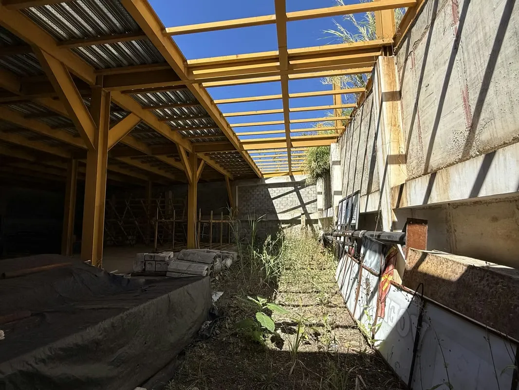 Land of 851.8 m ² with industrial winery of 600 m ² in San Pablo de Heredia. Solid construction with walls and concrete slab designed to support up to 4 floors, front of 30 m on ... — photo 5