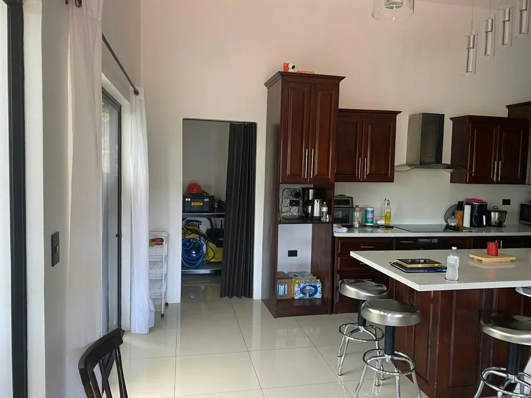 House for sale very close to the center of San Pedro de Poás, Alajuela Province, on Lolo Rojas Street, 100 meters south and 150 meters west of the Poás Cemetery. This single-story ... — photo 5