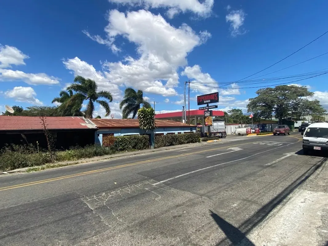 Vendo lote en Turrucares, Alajuela uso de suelo mixto, por la gasolinera en el centro