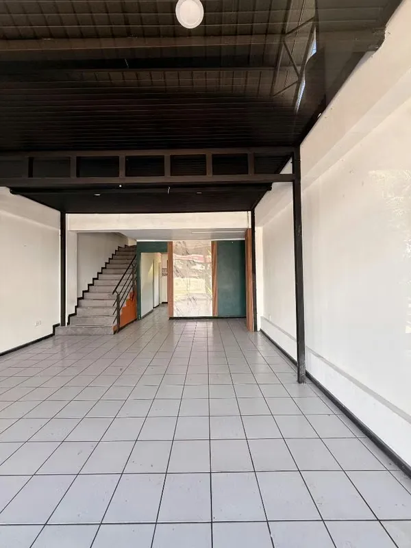 Se Alquila Local Comercial en Sabana Oeste Excelente Oportunidad