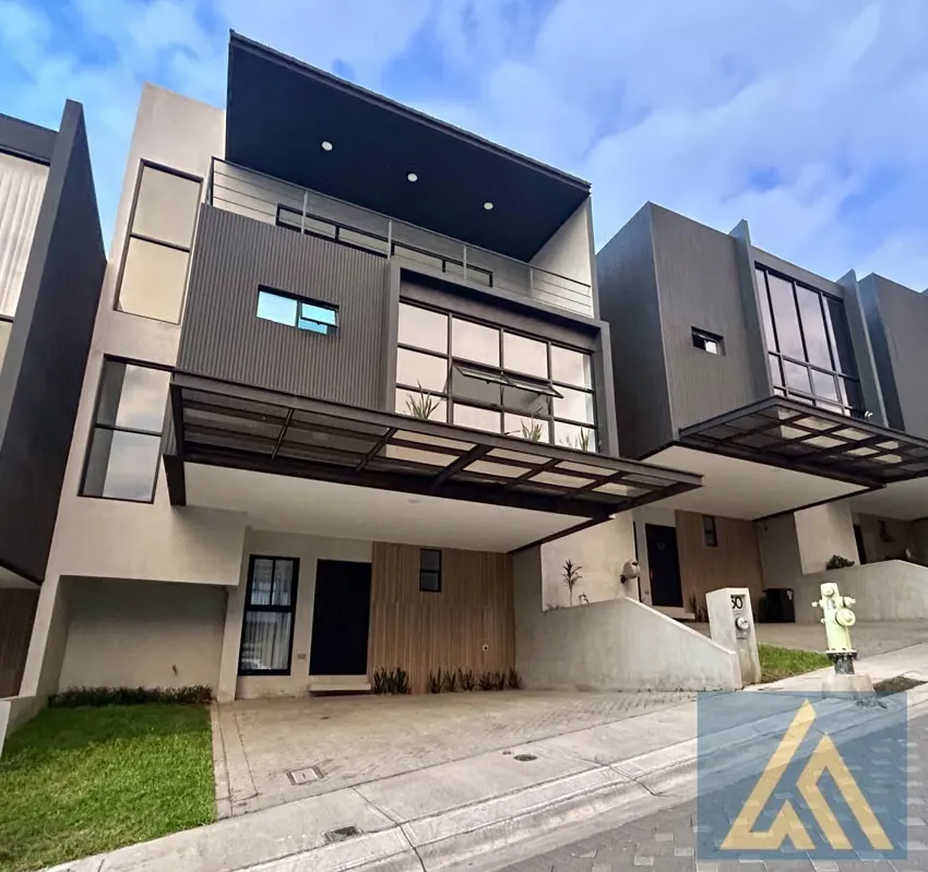 Luxury 4-Bedroom Home for Rent with Appliances Included – Guachipelín Norte, Escazú