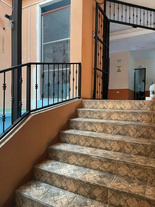 VEDPU- 5034 Building in downtown Puntarenas, 900 sq m on 3 floors plus a large 628 sq m warehouse/commercial space with parking for 12 vehicles (approximately 475 sq m).