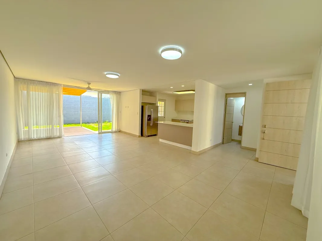 Casa en alquiler en condominio – Guachipelín Norte, Escazú