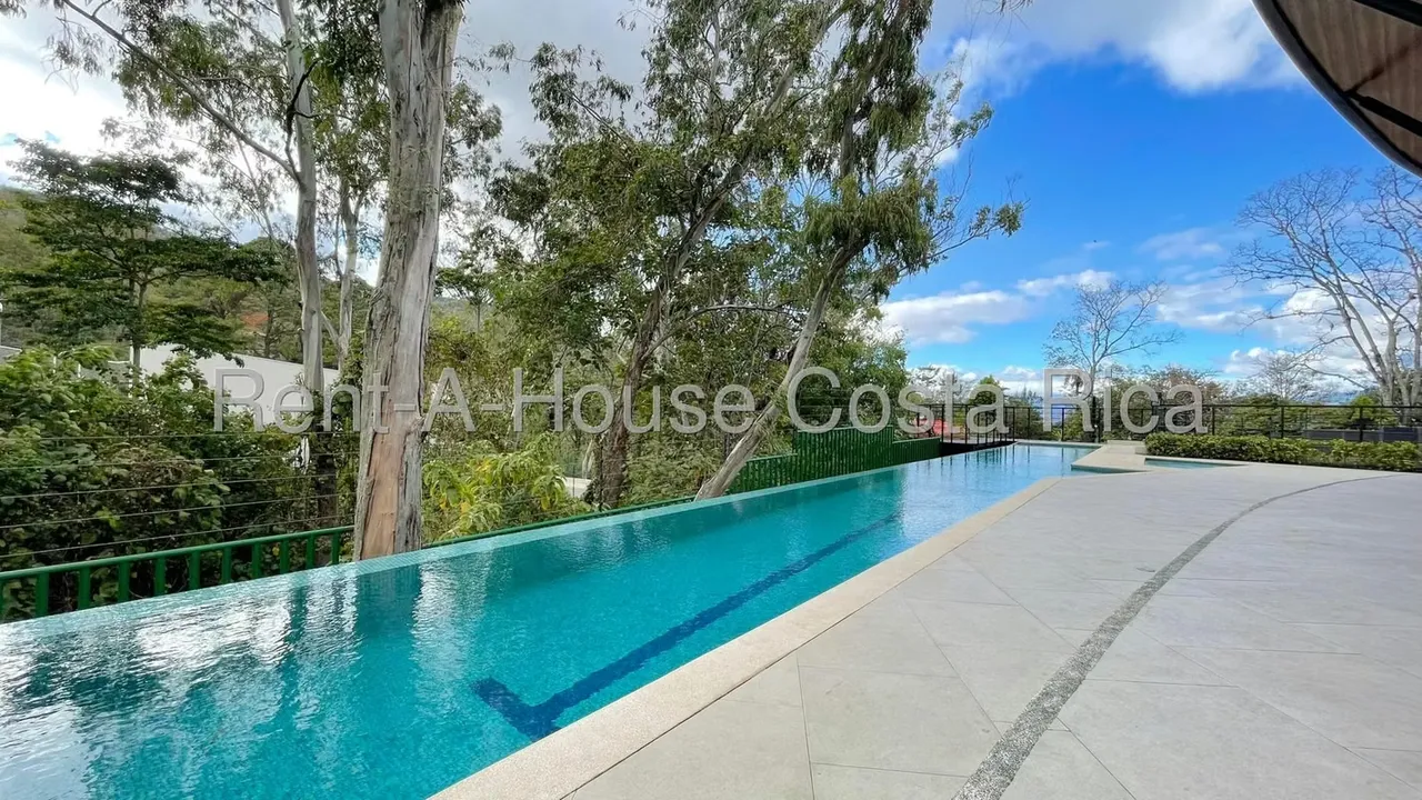 I.G Se vende casa moderna y espaciosa en exclusivo condominio