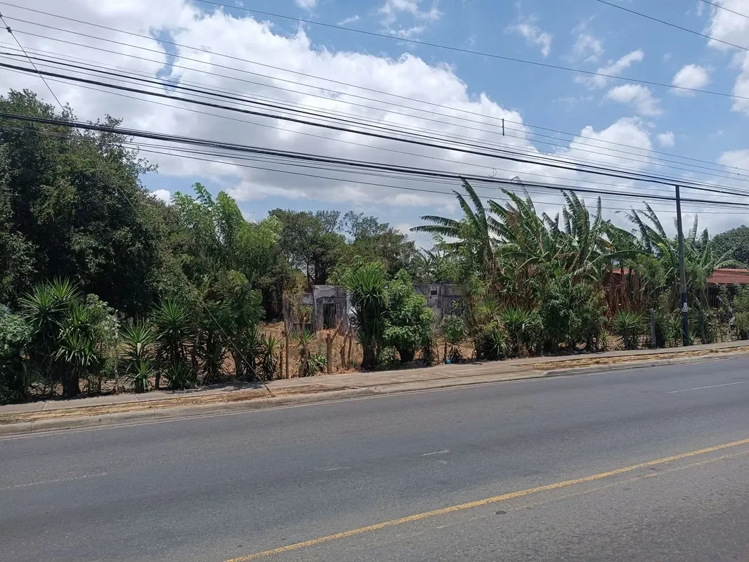 Land in Rio second of Alajuela of 1914 meters with a front of 44.63 meters. Commercial soil uses. Value; 430,000,000.Reports;
