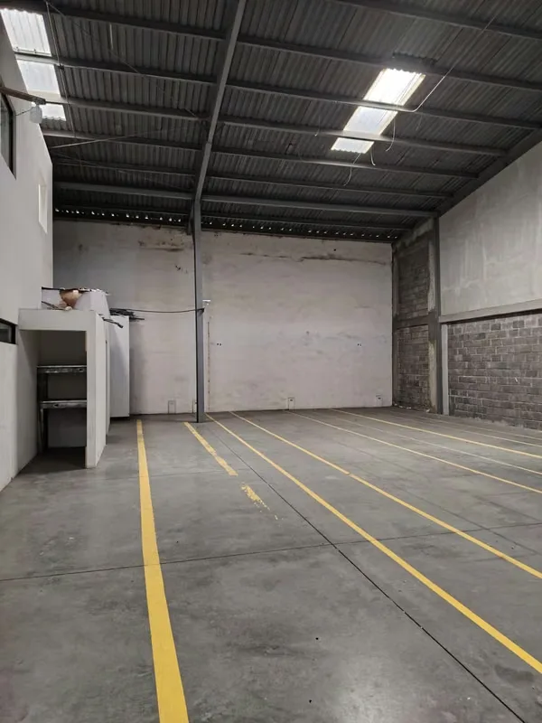 Warehouse for rent in an excellent location in Uruca