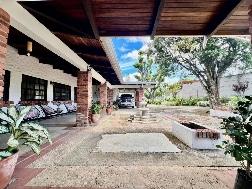 En una de las zonas residenciales más valoradas de La Garita se encuentra esta distinguida propiedad de una sola planta, ... — photo 4