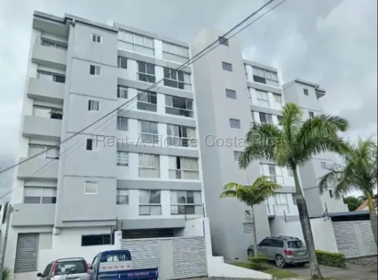 Descubre la combinación perfecta de ubicación estratégica, diseño moderno y comodidad en este exclusivo condominio en La Uruca. ...