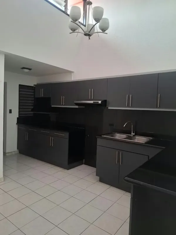 One-storey house for rent in Lagunilla de Heredia.