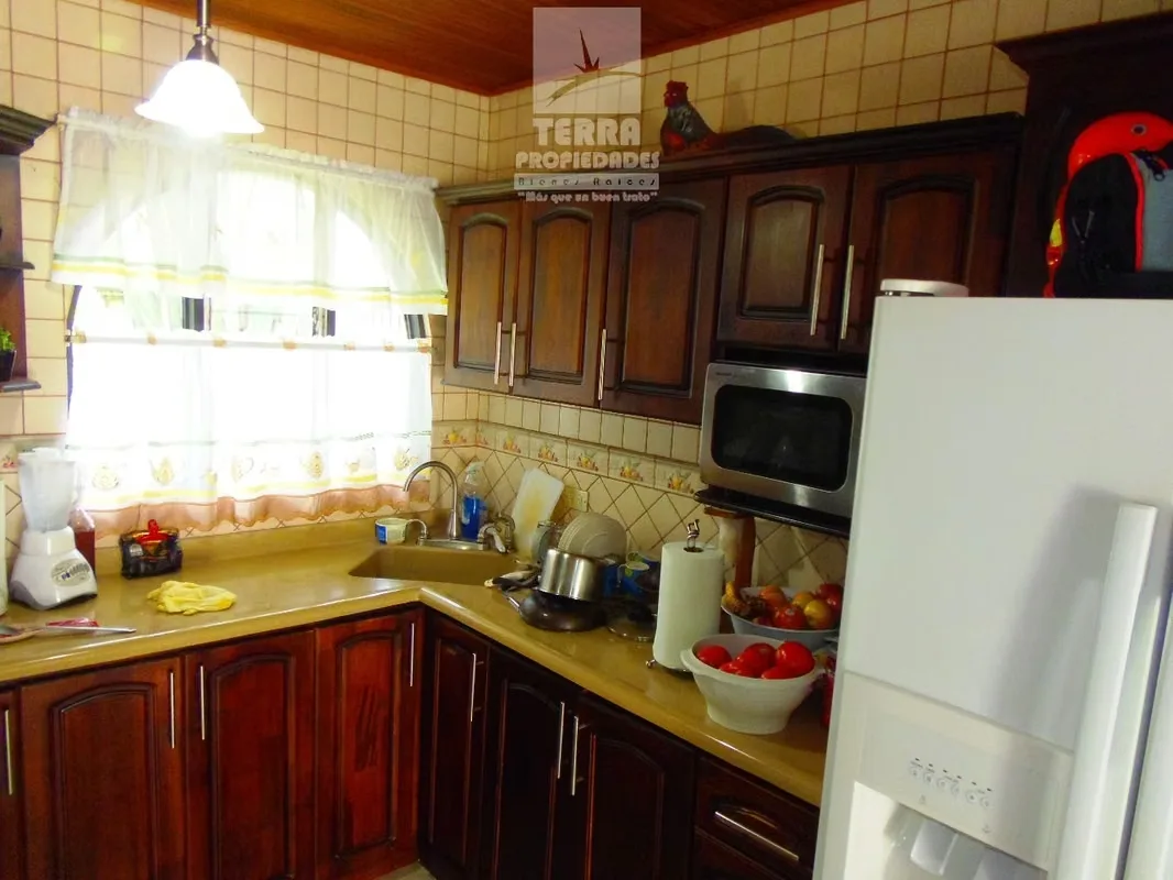 Beautiful and spacious house for sale, located in the center of San Joaquin, with commercial zoning. Ideal for offices, restaurants, cafes, clinics, beauty salons, medical offices, and ... — photo 2